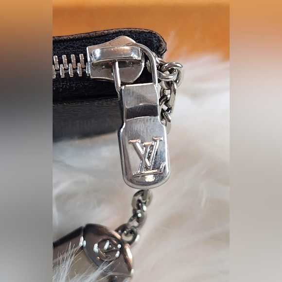 đź–¤LOUIS VUITTON DAMIER GRAPHITE KEY POUCH đź–¤ - Picture 10 of 11